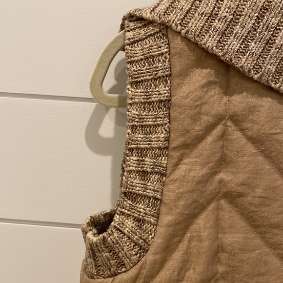 St John Sport Vest - Picture 6 of 9